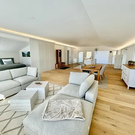 Modern Loft For 6 With Mountain Views In アパート