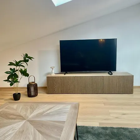 Modern Loft For 6 With Mountain Views In アパート