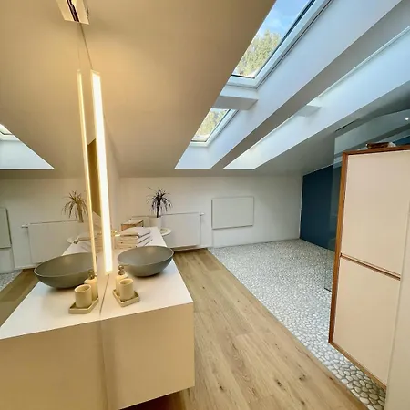 Modern Loft For 6 With Mountain Views In アパート